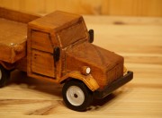 Deko-Lastwagen, Holz, hellbraun